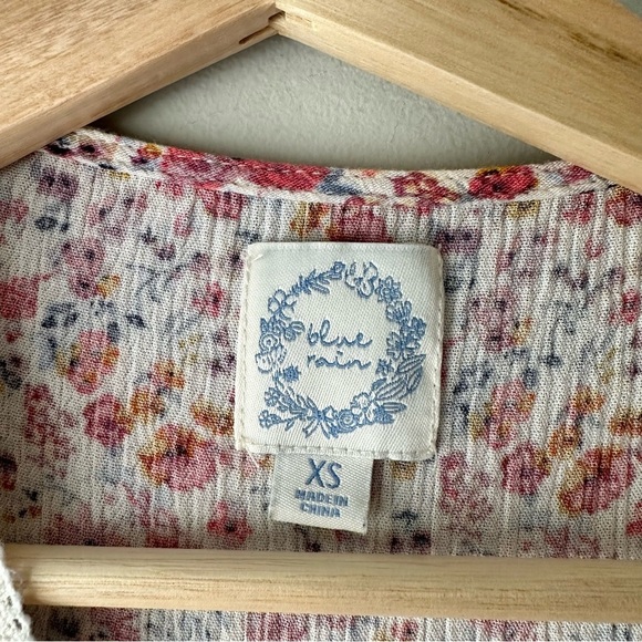 Francesca’s Collections Blue Rain Quincy Flower Printed Blouse - Picture 6 of 8